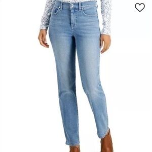 Style & Co Light Wash High Rise Tapered Leg Jeans 10 Petite